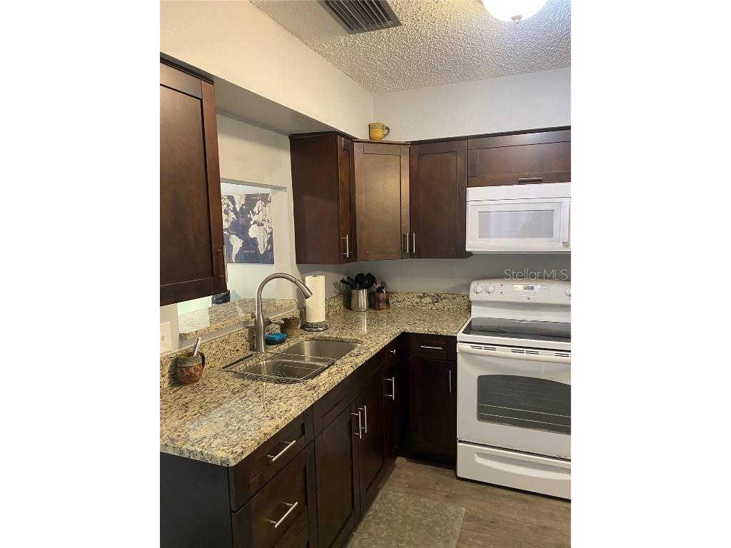 832 Cambridge Court Dunedin FL 34698 TB8397248 image12