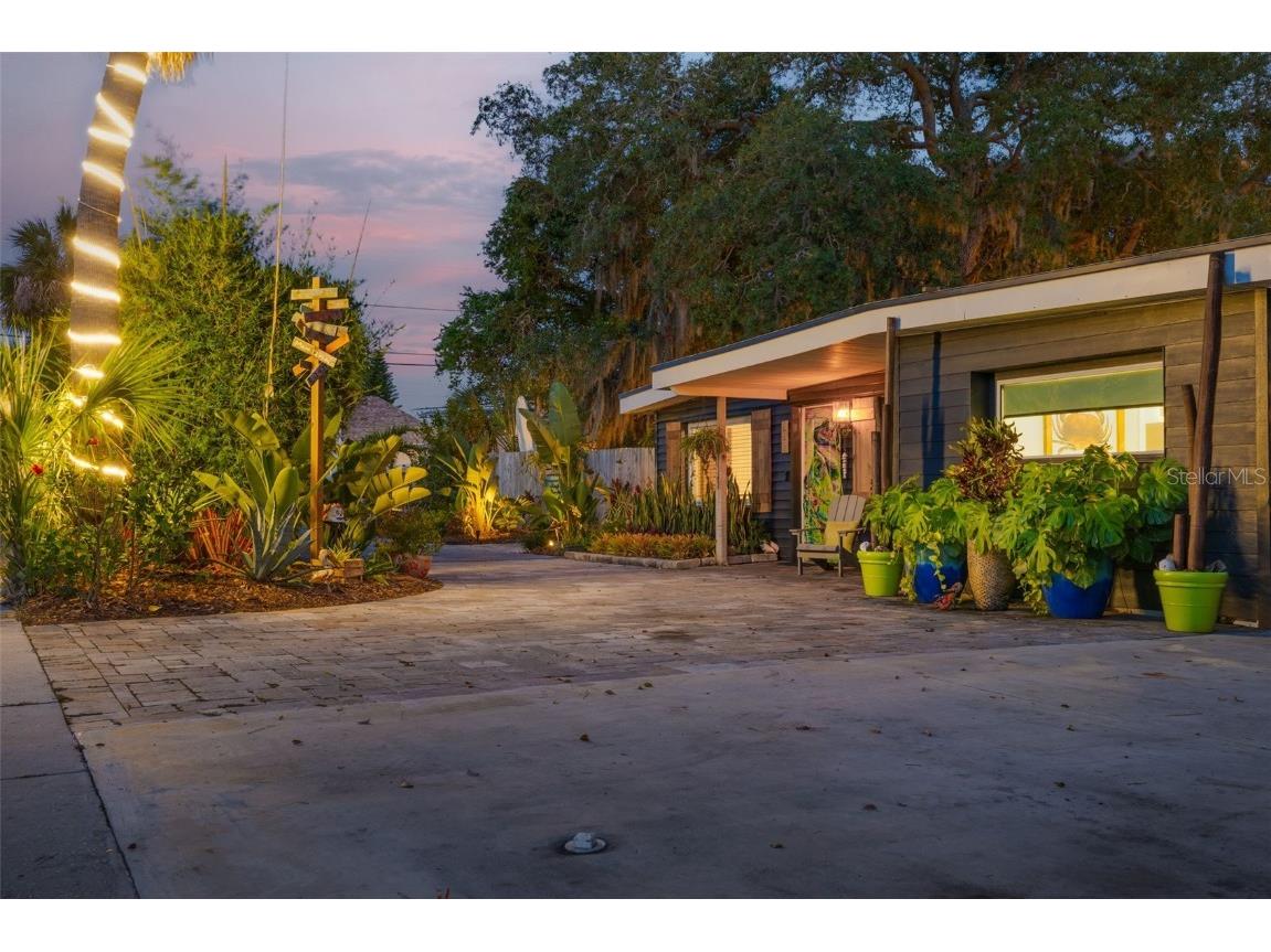 832 Florida Avenue Palm Harbor FL 34683 TB8428196 image1