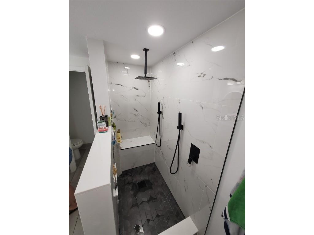 8320 Woodlake Place Tampa FL 33615 TB8429351 image10