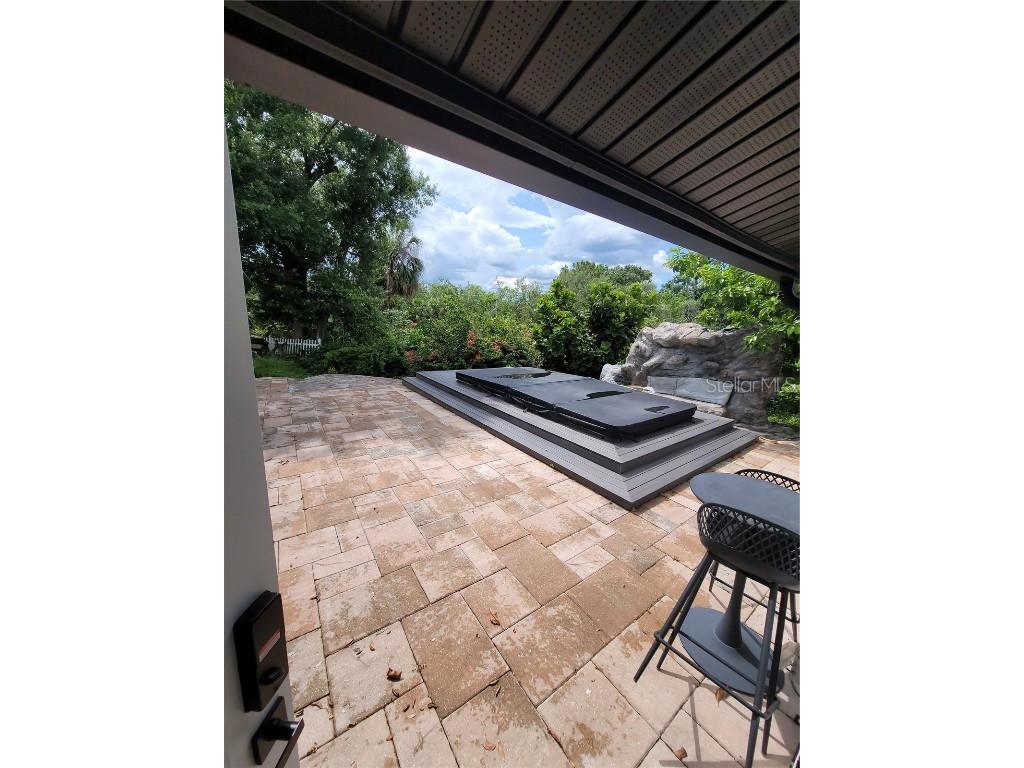 8320 Woodlake Place Tampa FL 33615 TB8429351 image13