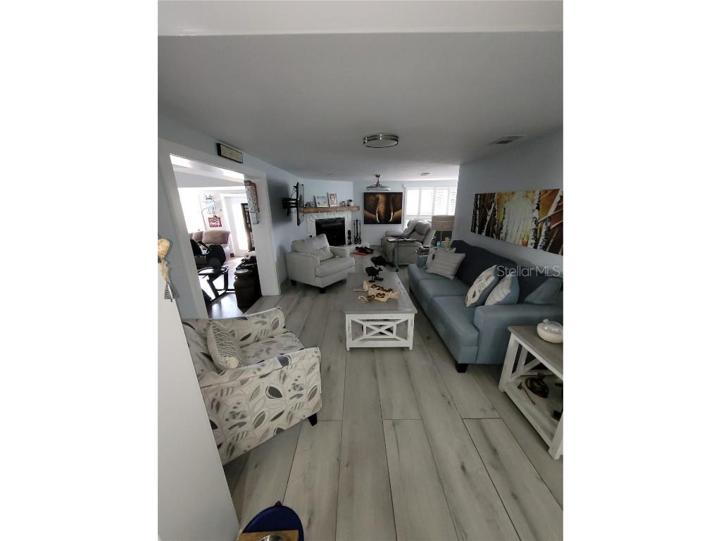 8320 Woodlake Place Tampa FL 33615 TB8429351 image24