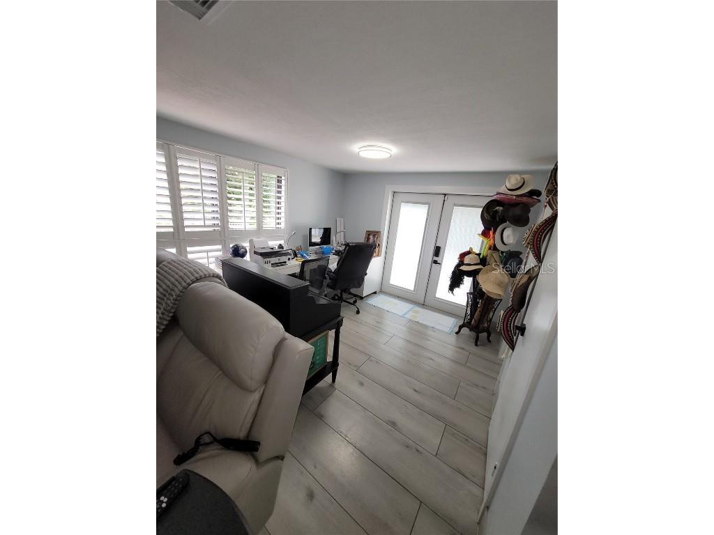 8320 Woodlake Place Tampa FL 33615 TB8429351 image26