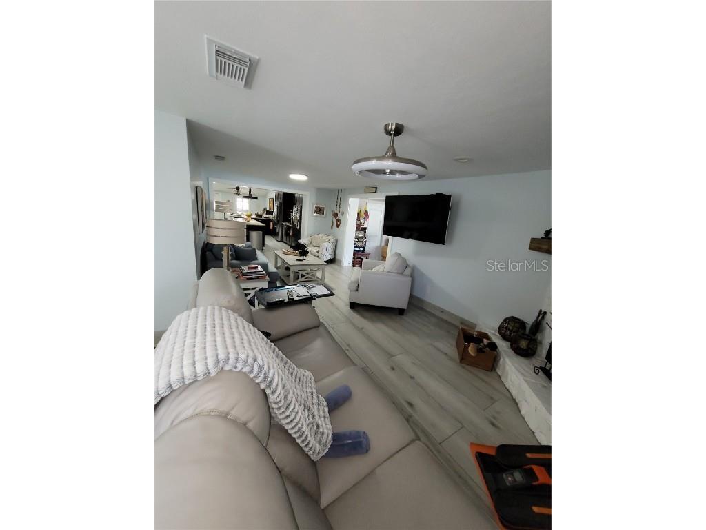 8320 Woodlake Place Tampa FL 33615 TB8429351 image27