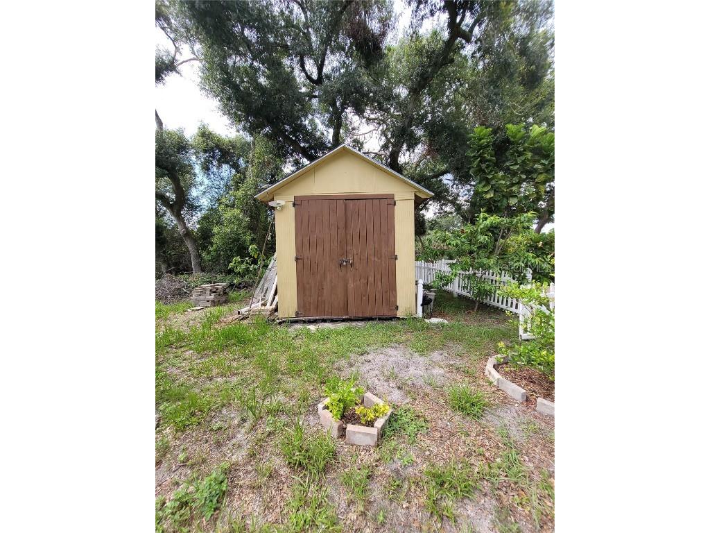 8320 Woodlake Place Tampa FL 33615 TB8429351 image38