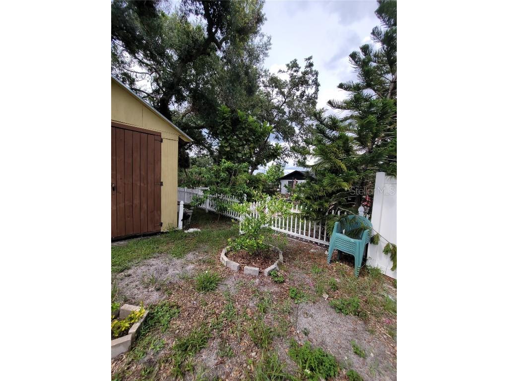 8320 Woodlake Place Tampa FL 33615 TB8429351 image39