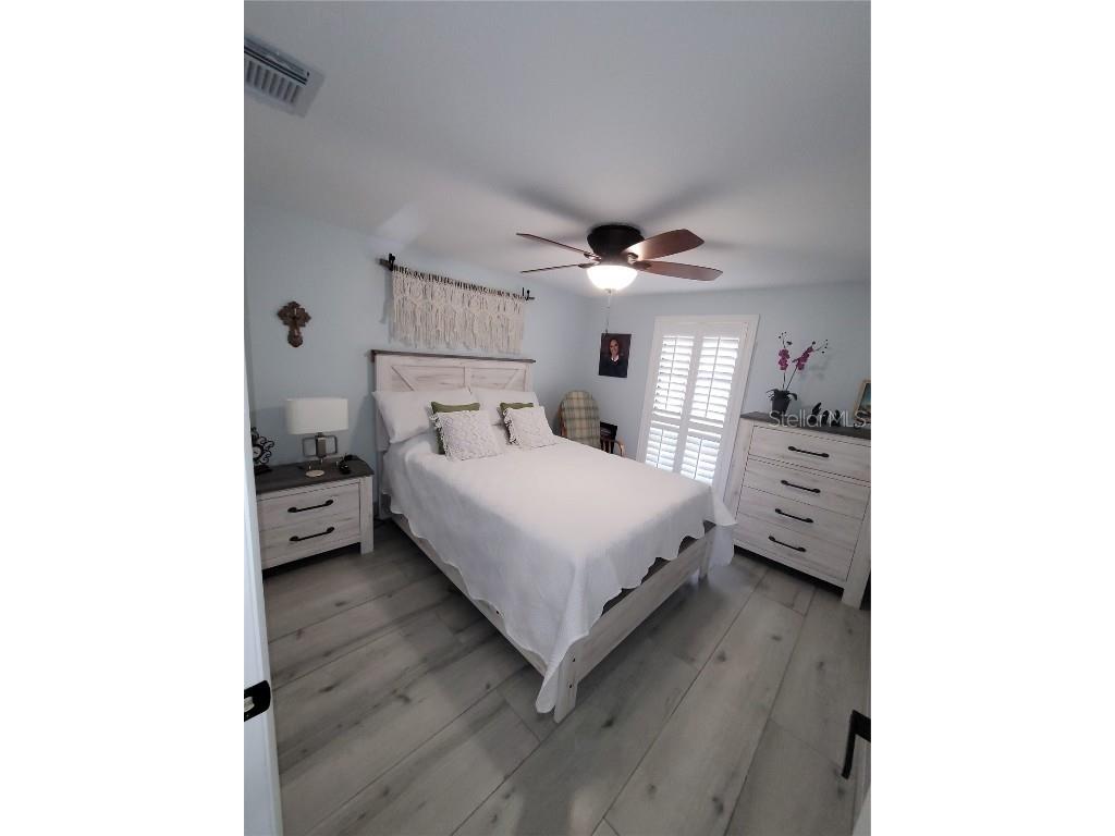 8320 Woodlake Place Tampa FL 33615 TB8429351 image4