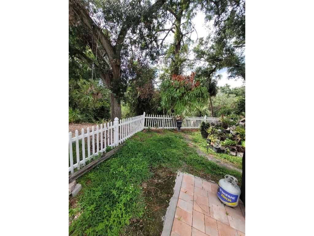 8320 Woodlake Place Tampa FL 33615 TB8429351 image40