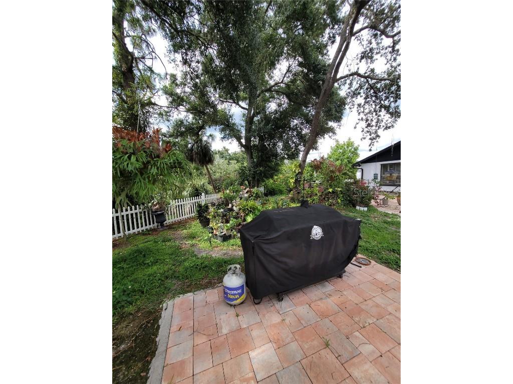 8320 Woodlake Place Tampa FL 33615 TB8429351 image41