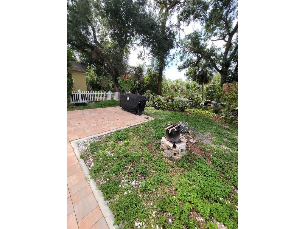 8320 Woodlake Place Tampa FL 33615 TB8429351 image42