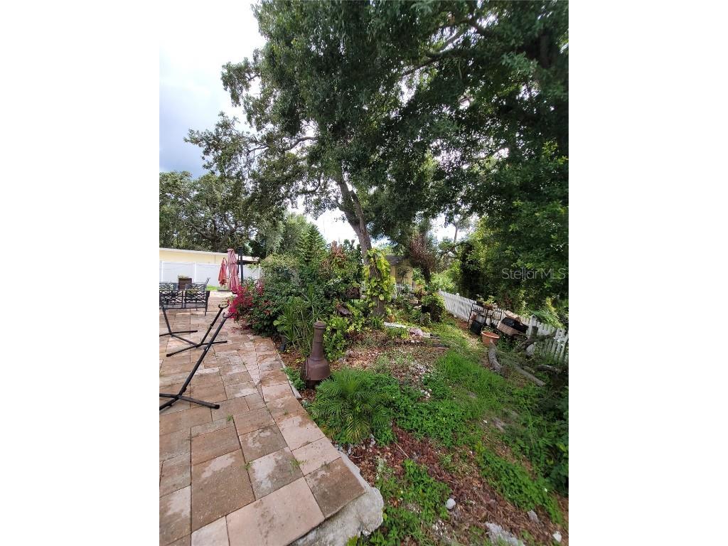 8320 Woodlake Place Tampa FL 33615 TB8429351 image49