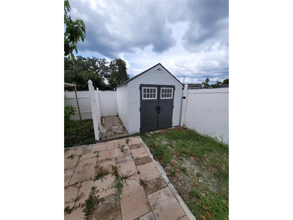 8320 Woodlake Place Tampa FL 33615 TB8429351 image53