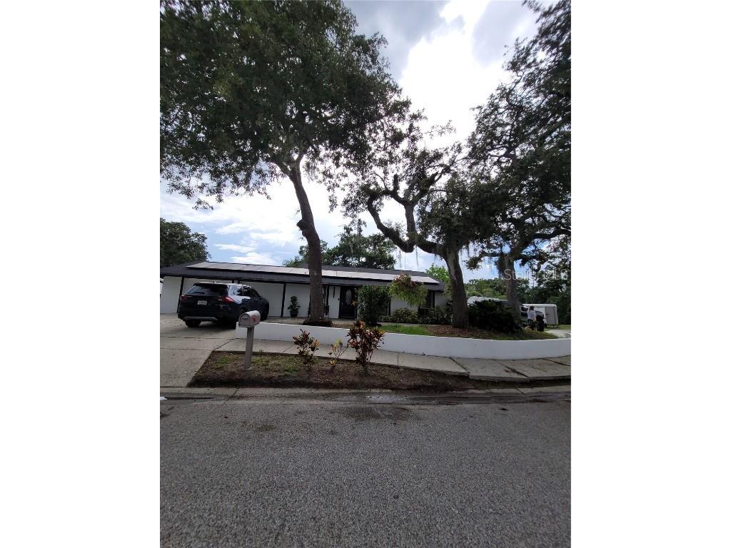 8320 Woodlake Place Tampa FL 33615 TB8429351 image58