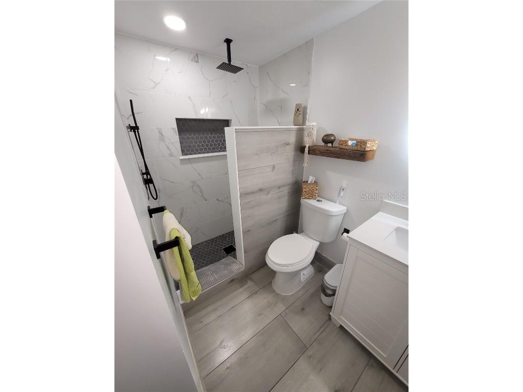 8320 Woodlake Place Tampa FL 33615 TB8429351 image6