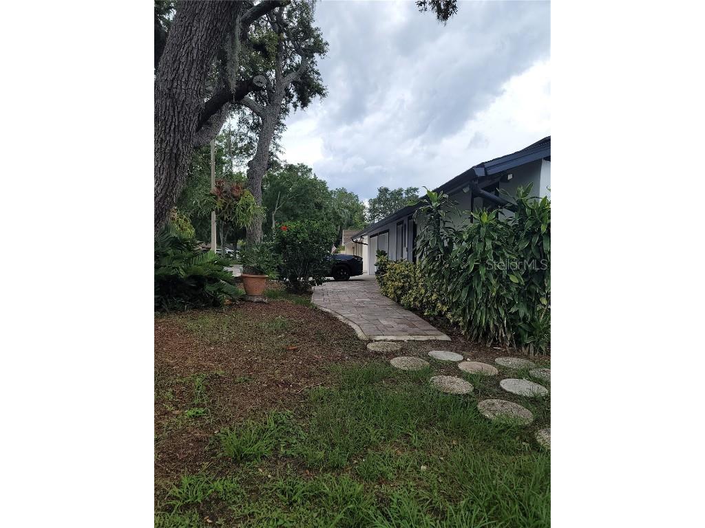 8320 Woodlake Place Tampa FL 33615 TB8429351 image61