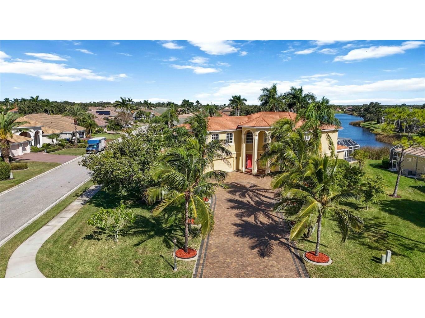 8323 Barton Farms Boulevard Sarasota FL 34240 A4670117 image2