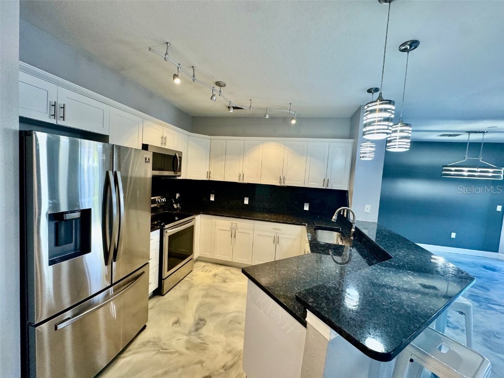 8325 38th Street Circle E #107 Sarasota FL 34243 A4647567 image3