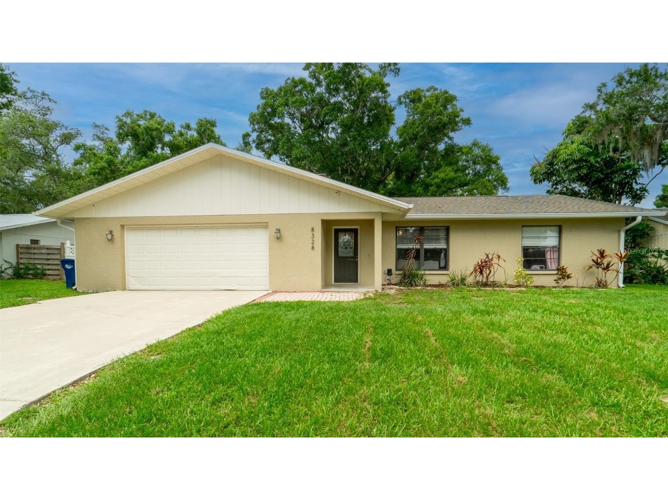 8328 Brandeis Circle W Sarasota FL 34243 U8246970 image1