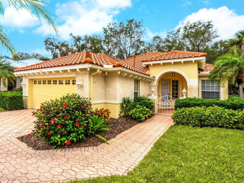 8332 Canary Palm Court Sarasota FL 34238 A4589809 image1