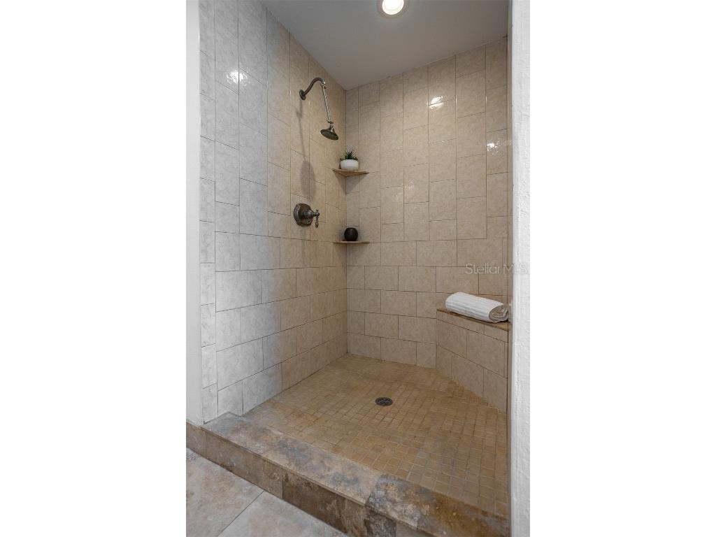 8335 42nd Avenue N Saint Petersburg FL 33709 TB8393139 image20