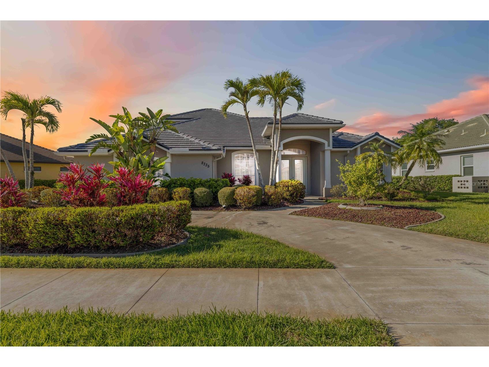 8335 Barton Farms Boulevard Sarasota FL 34240 A4686596 image1