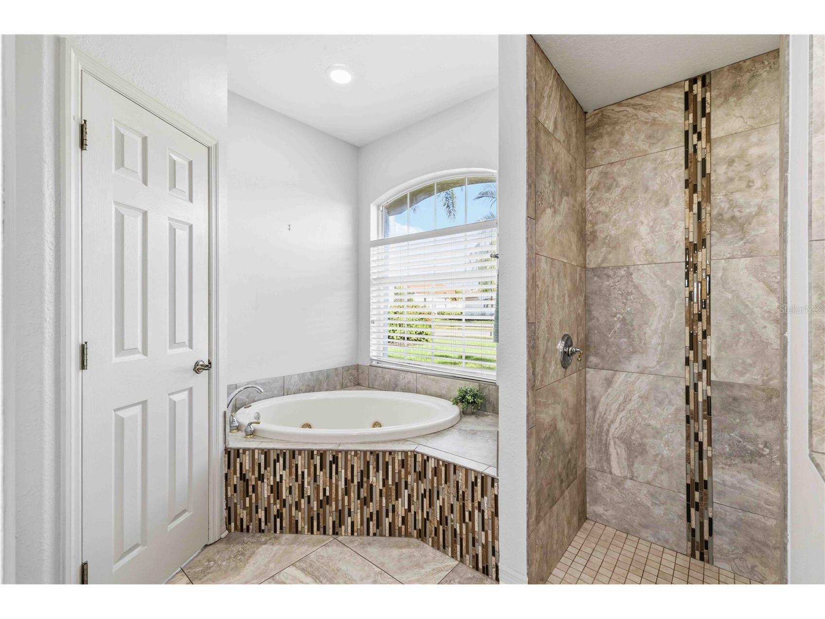 8335 Barton Farms Boulevard Sarasota FL 34240 A4686596 image25