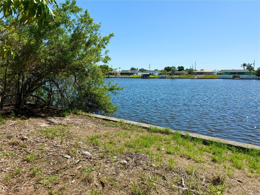 834 Ellicott Circle NW Port Charlotte FL 33952 - CRESTVIEW WATERWAY D6123062 image2