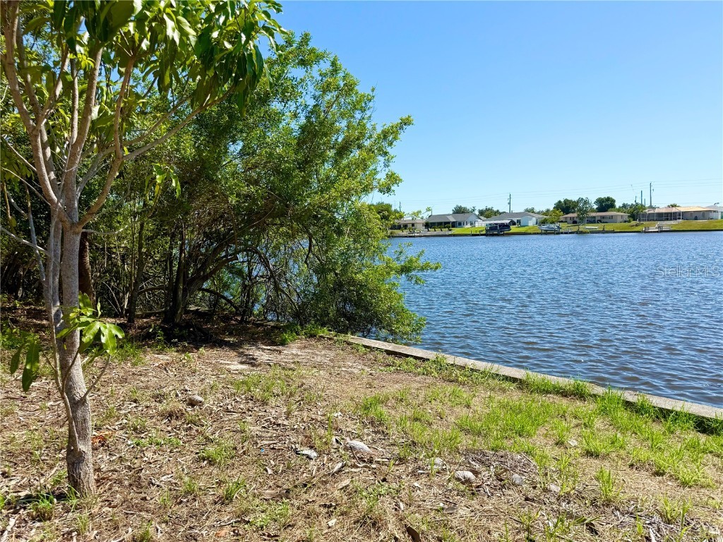 834 Ellicott Circle NW Port Charlotte FL 33952 - CRESTVIEW WATERWAY D6123062 image3