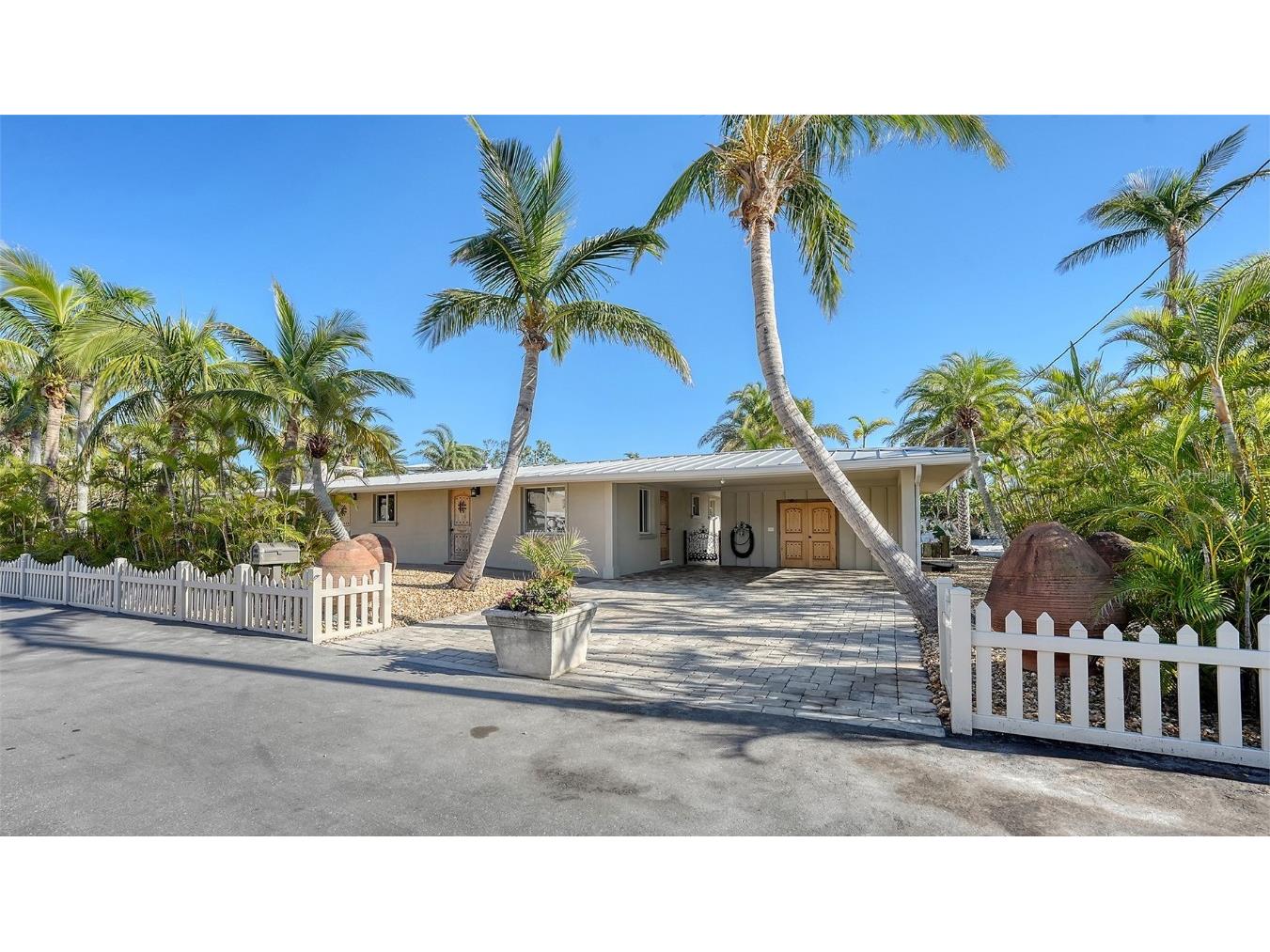 834 Jungle Queen Way Longboat Key FL 34228 A4630270 image2