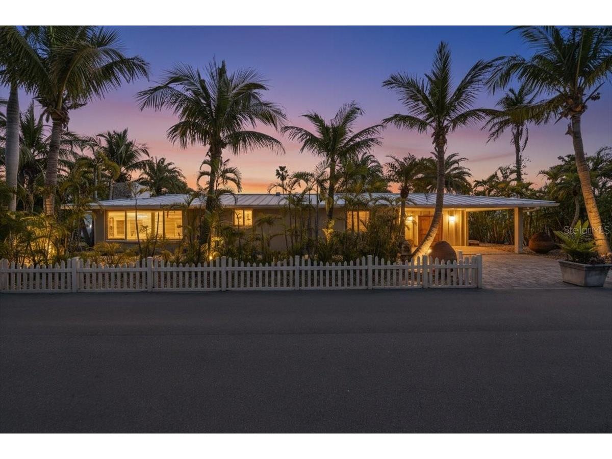 834 Jungle Queen Way Longboat Key FL 34228 A4682236 image1