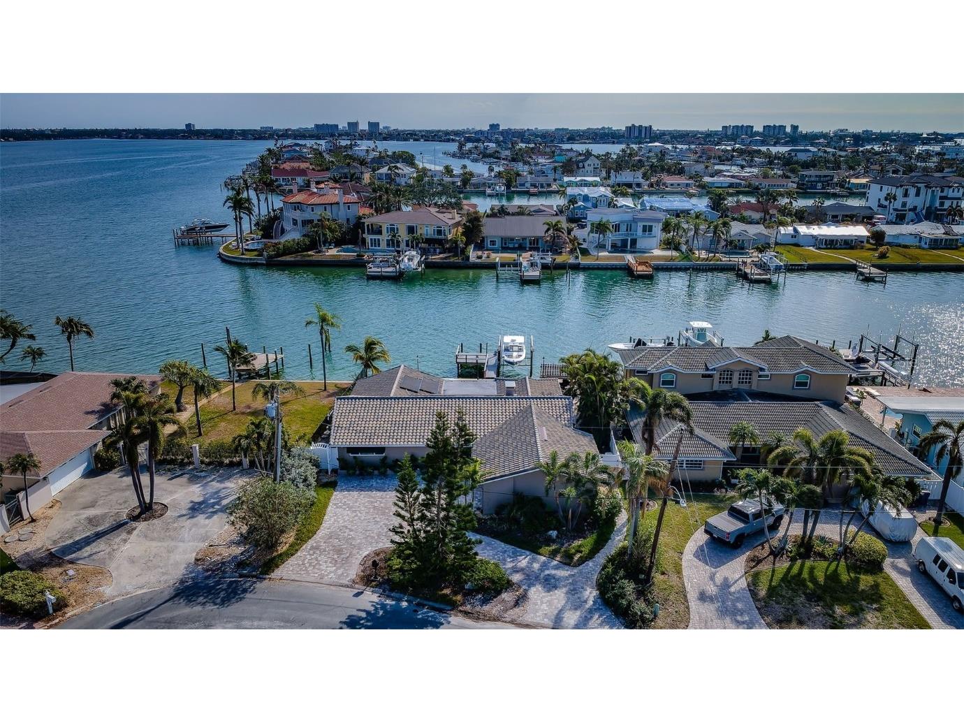 835 119th Avenue Treasure Island FL 33706 - BOCA CIEGA BAY TB8328924 image1