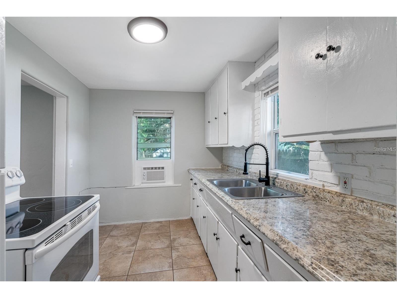 835 35th Avenue S Saint Petersburg FL 33705 TB8476513 image7