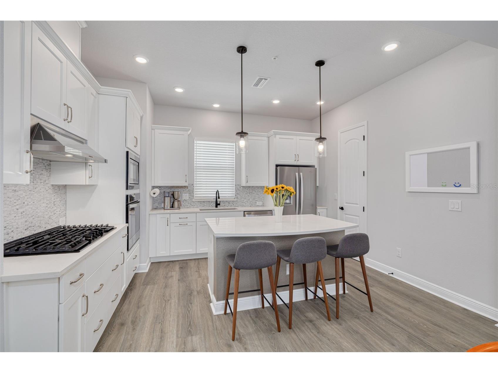 835 Burlington Avenue N Saint Petersburg FL 33701 TB8479182 image1
