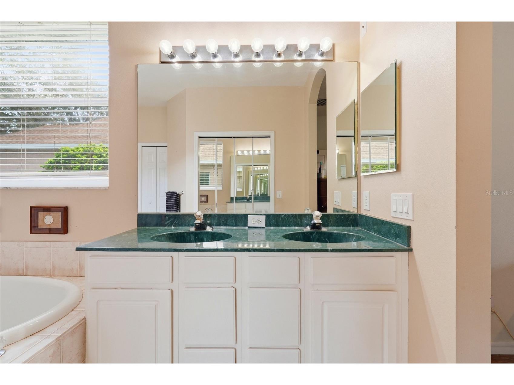 835 Cedarcrest Court Sarasota FL 34232 A4697832 image19