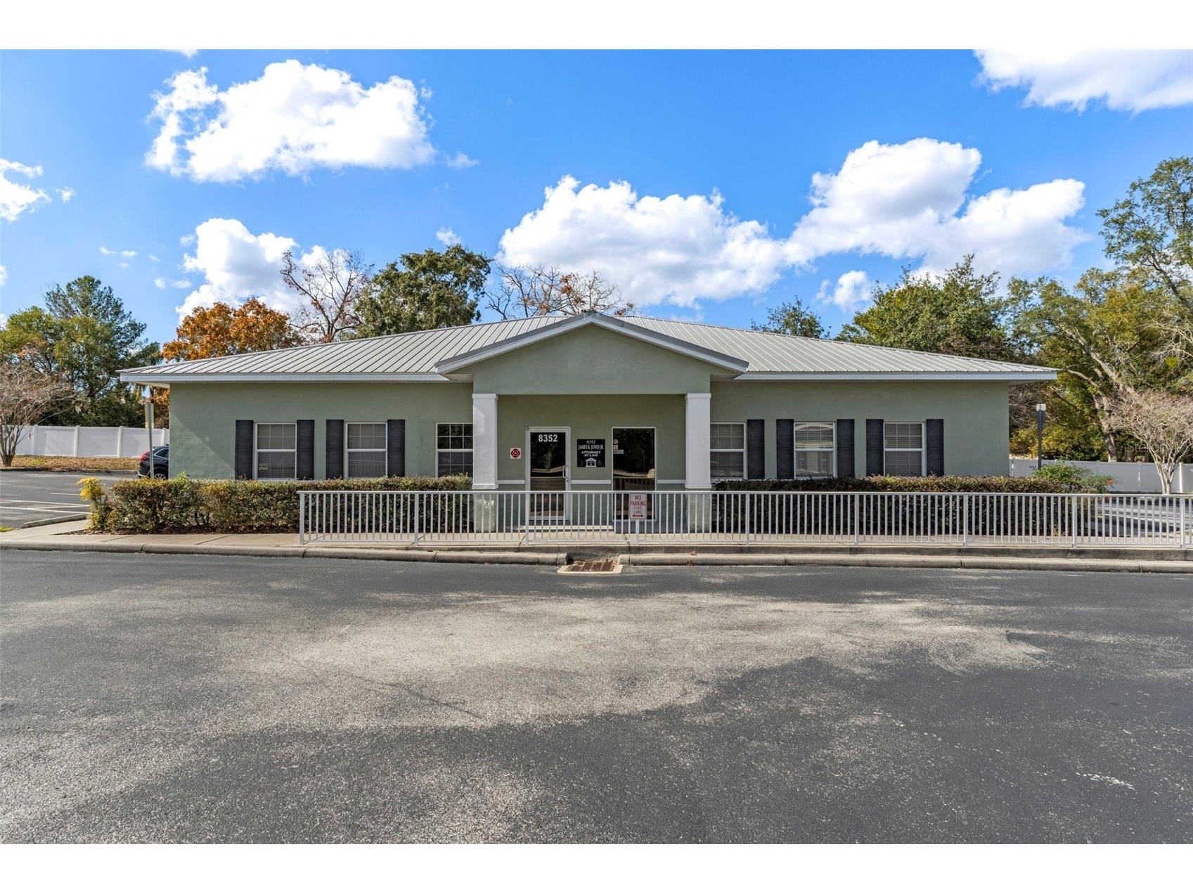 8352 Forest Oaks Boulevard Spring Hill FL 34606 W7882381 image1