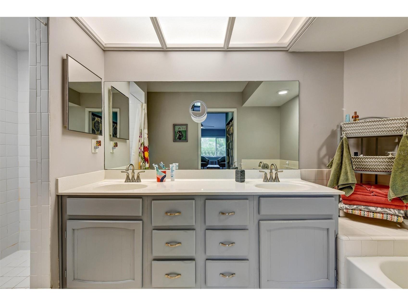 8352 Meadowbrook Drive #10 Seminole FL 33777 TB8500686 image25
