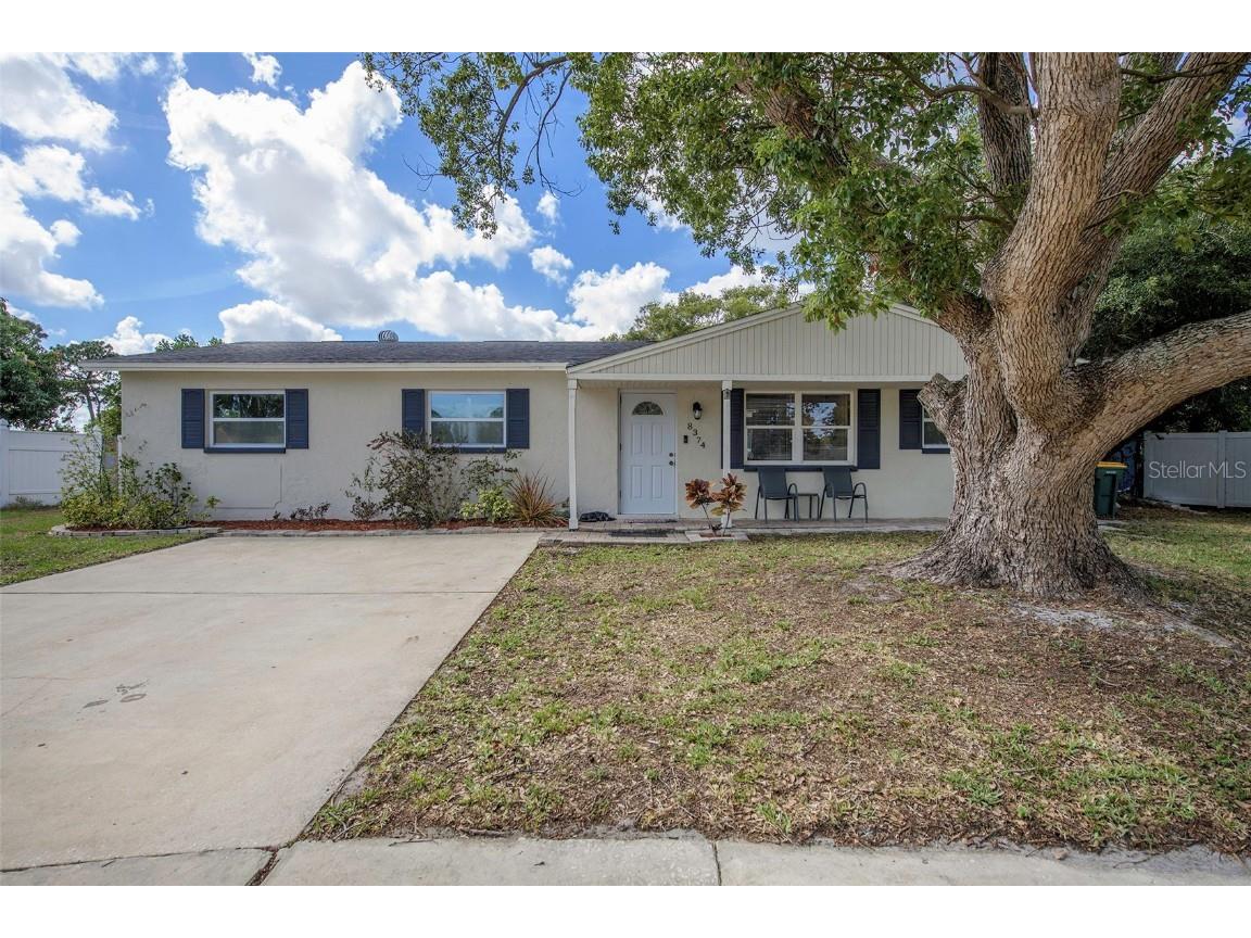 8374 81st Court Seminole FL 33777 U8199212 image1