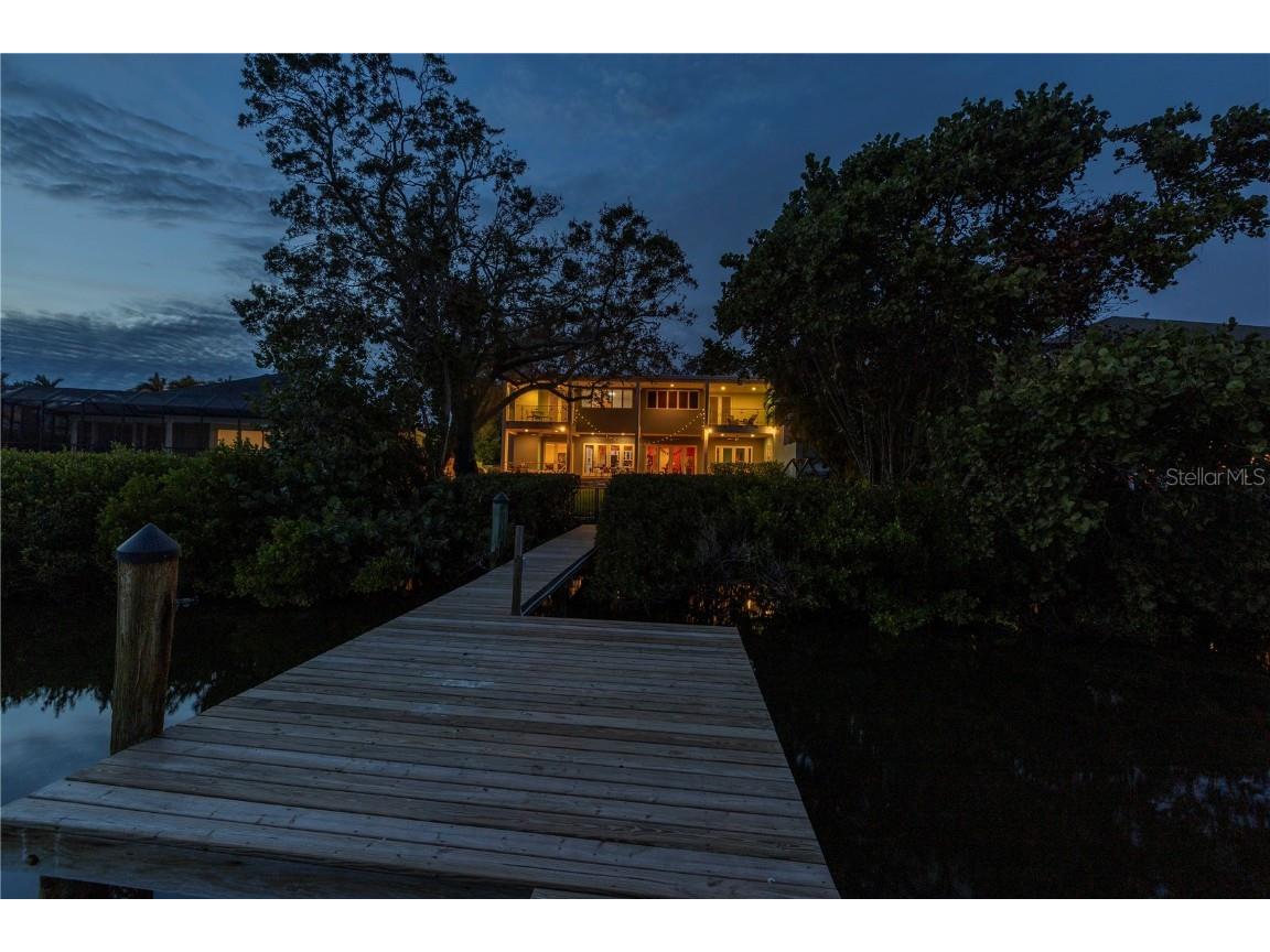 838 Monterey Boulevard NE Saint Petersburg FL 33704 - COFFEE POT BAYOU TB8431757 image2