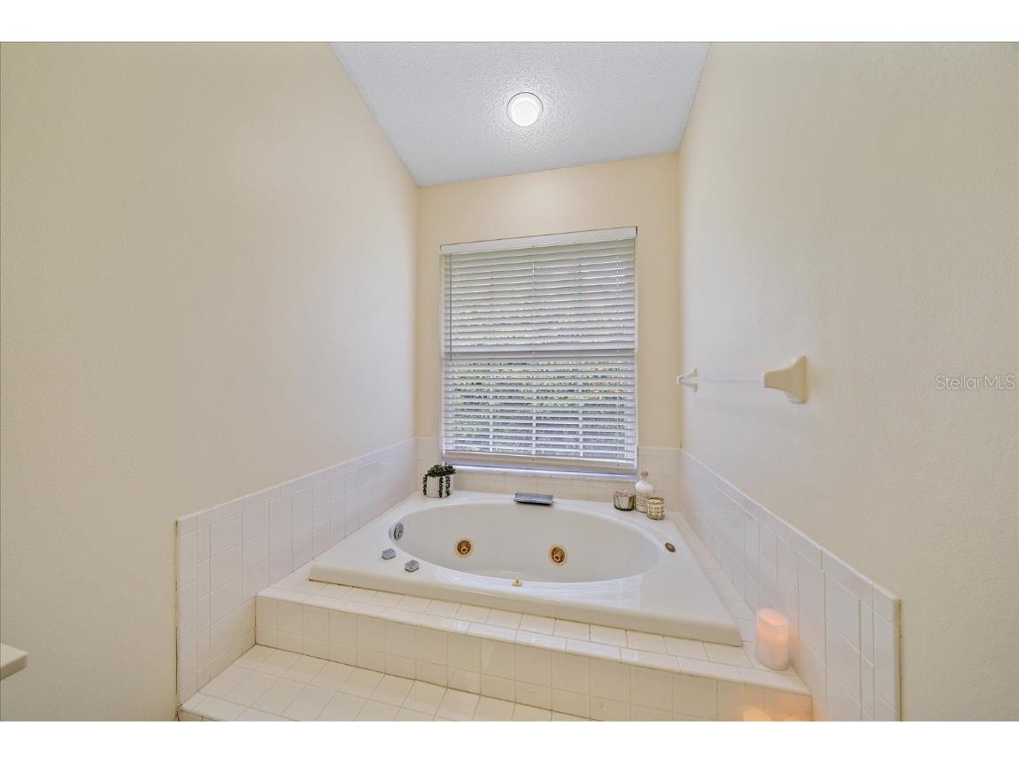 8382 Creekview Lane Englewood FL 34224 A4654960 image20