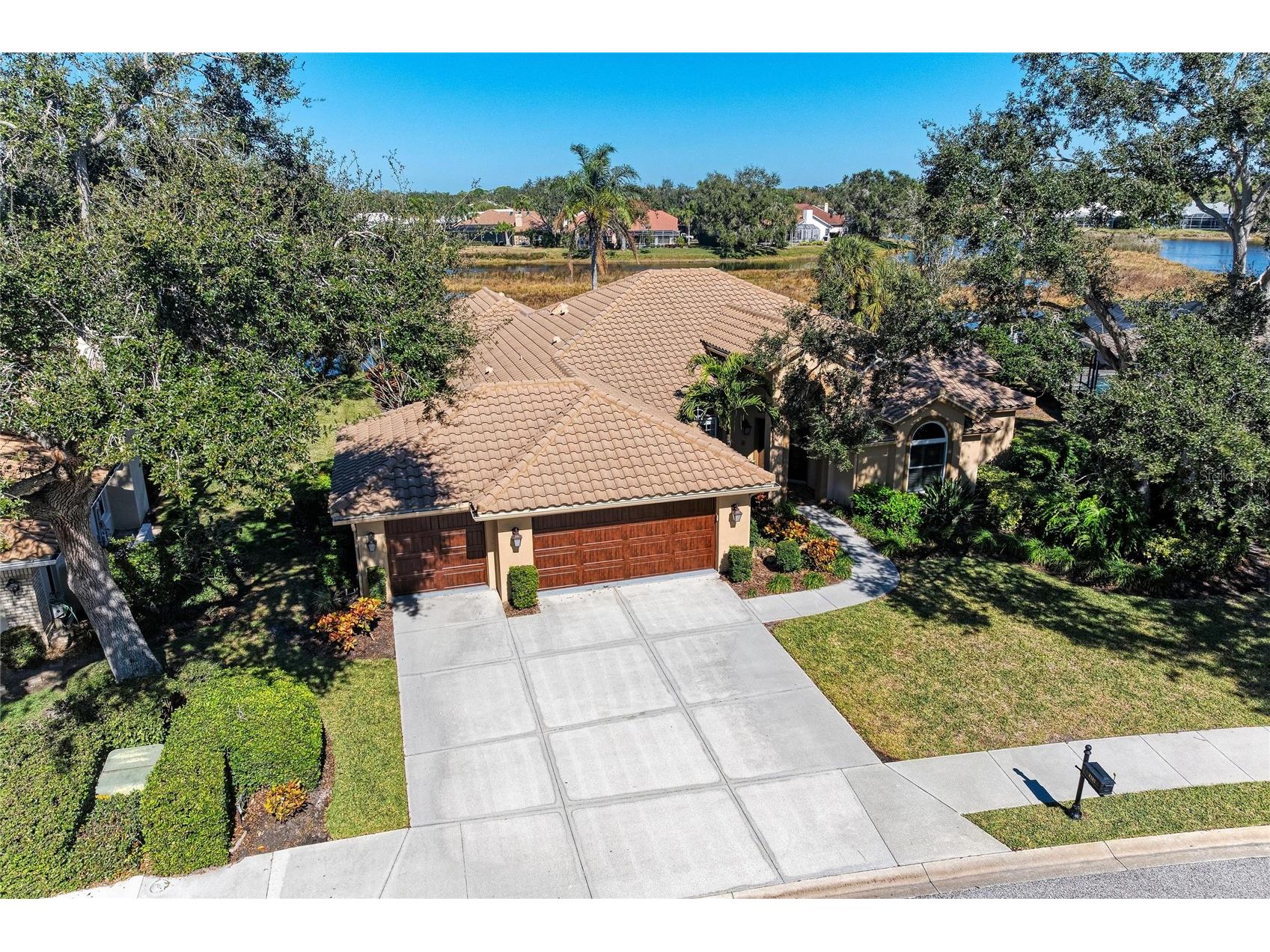 8383 Cypress Hollow Drive Sarasota FL 34238 A4681688 image1