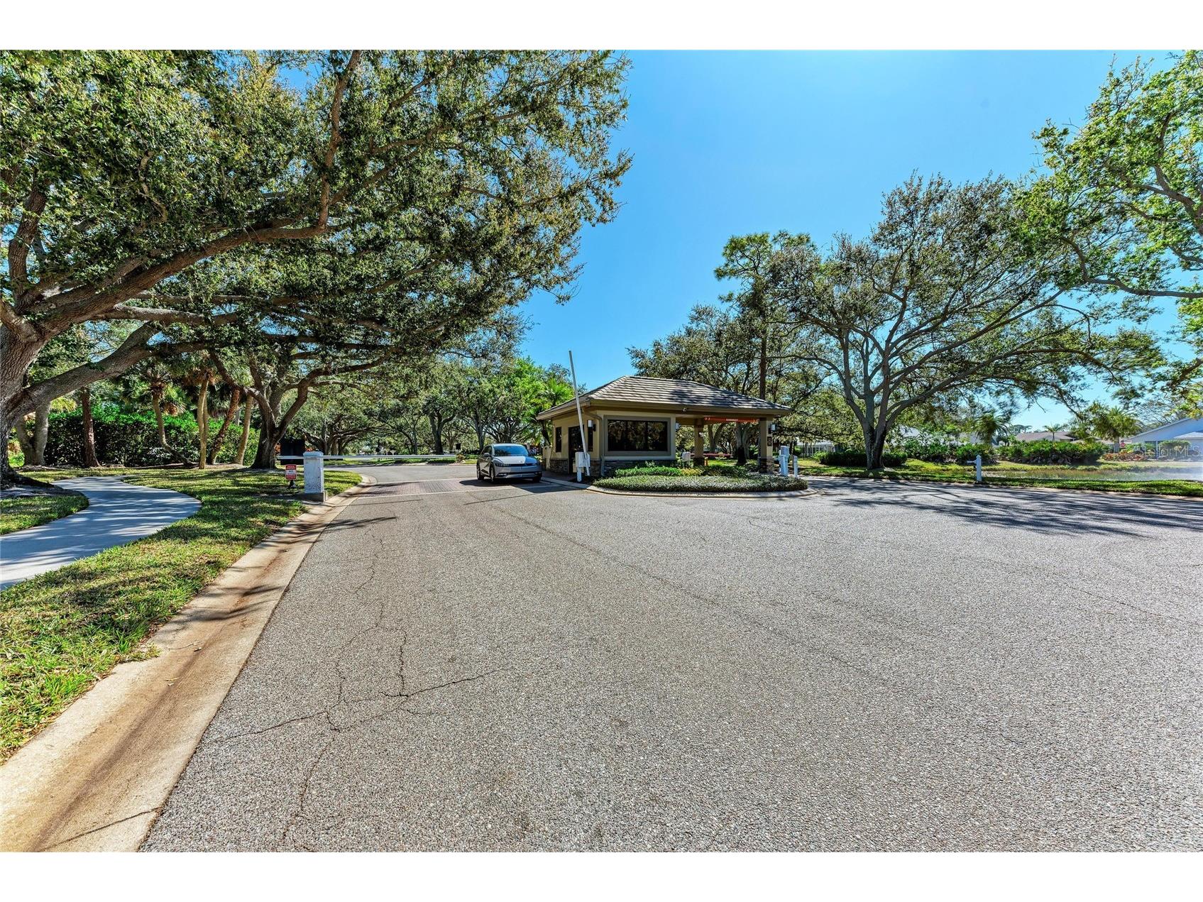 8383 Cypress Hollow Drive Sarasota FL 34238 A4681688 image55