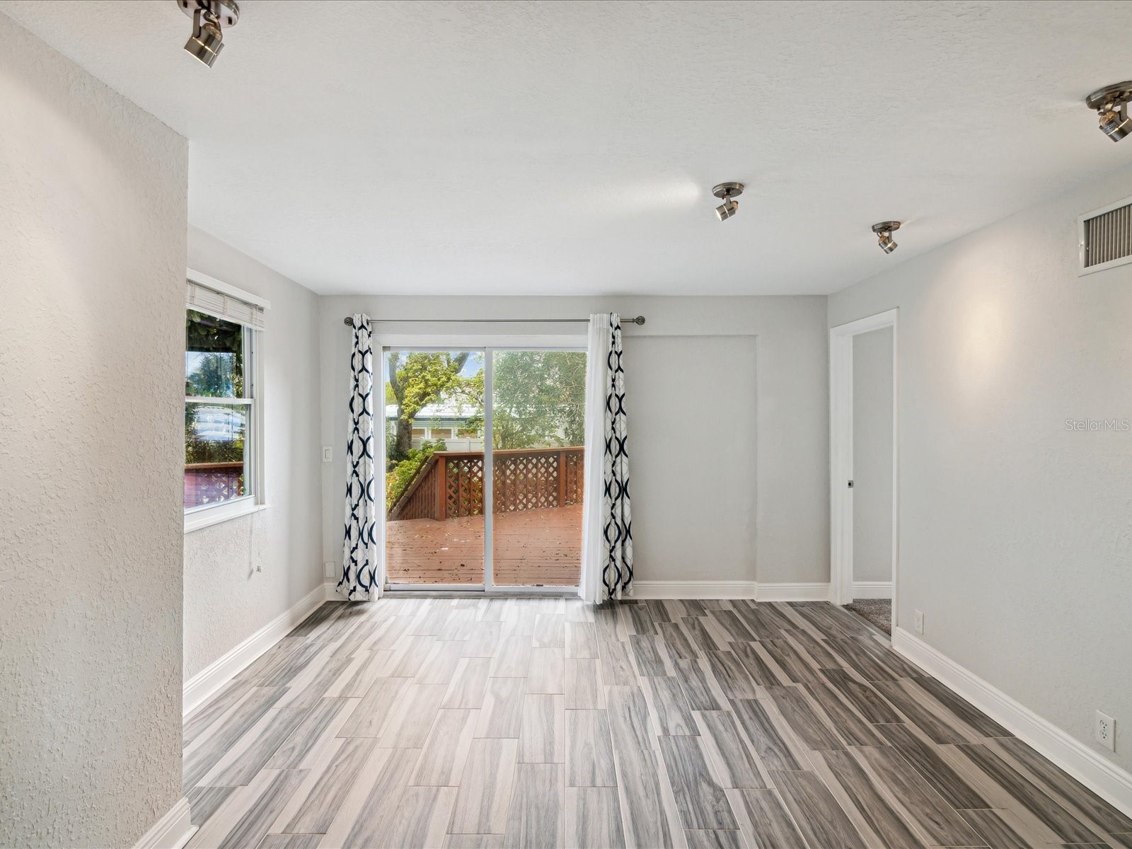 8399 42nd Avenue N Saint Petersburg FL 33709 TB8408989 image24