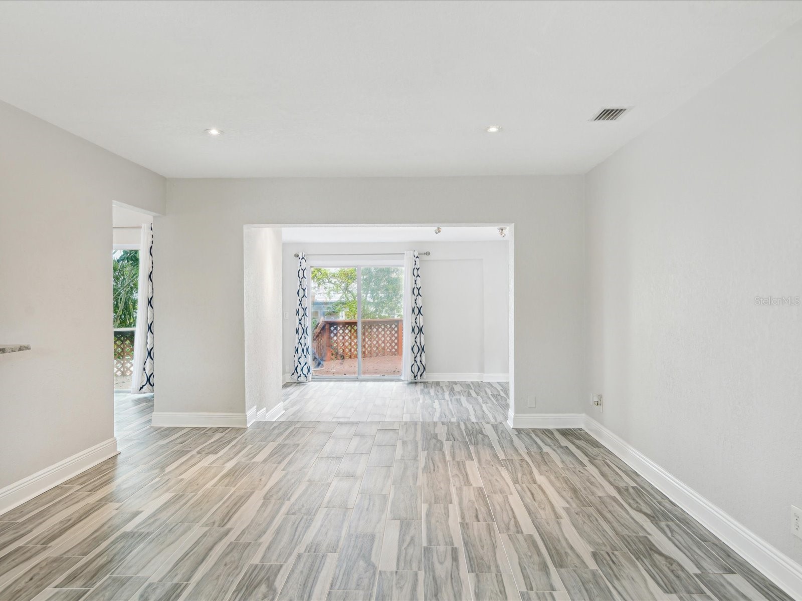 8399 42nd Avenue N Saint Petersburg FL 33709 TB8408989 image4