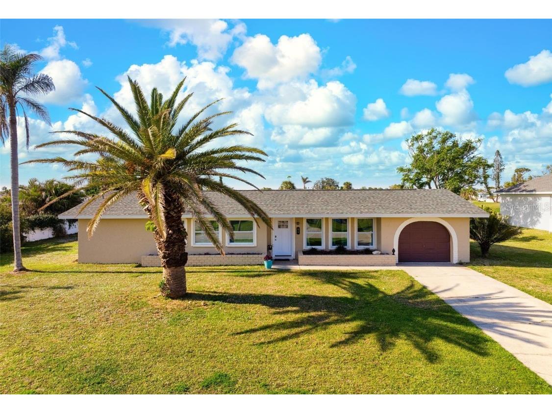 84 Caddy Road Rotonda West FL 33947 D6140580 image1