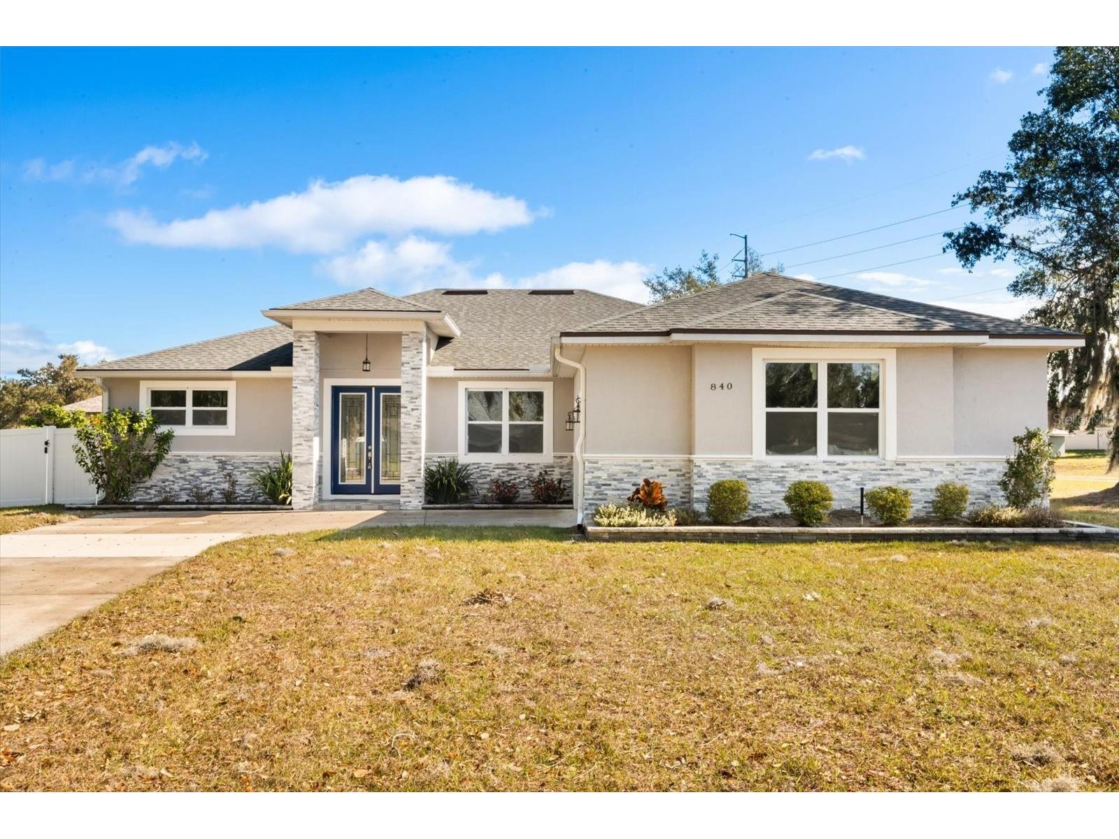 840 Oaks Shores Road Leesburg FL 34748 - LAKE GRIFFIN O6377018 image1