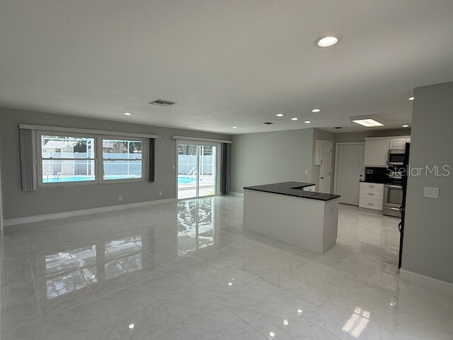 8401 Blackstone Court Tampa FL 33615 - TAMPA BAY TB8443976 image2