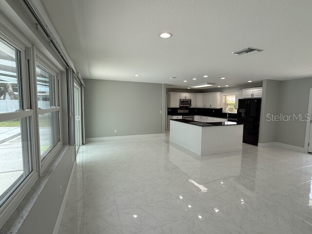 8401 Blackstone Court Tampa FL 33615 - TAMPA BAY TB8443976 image3