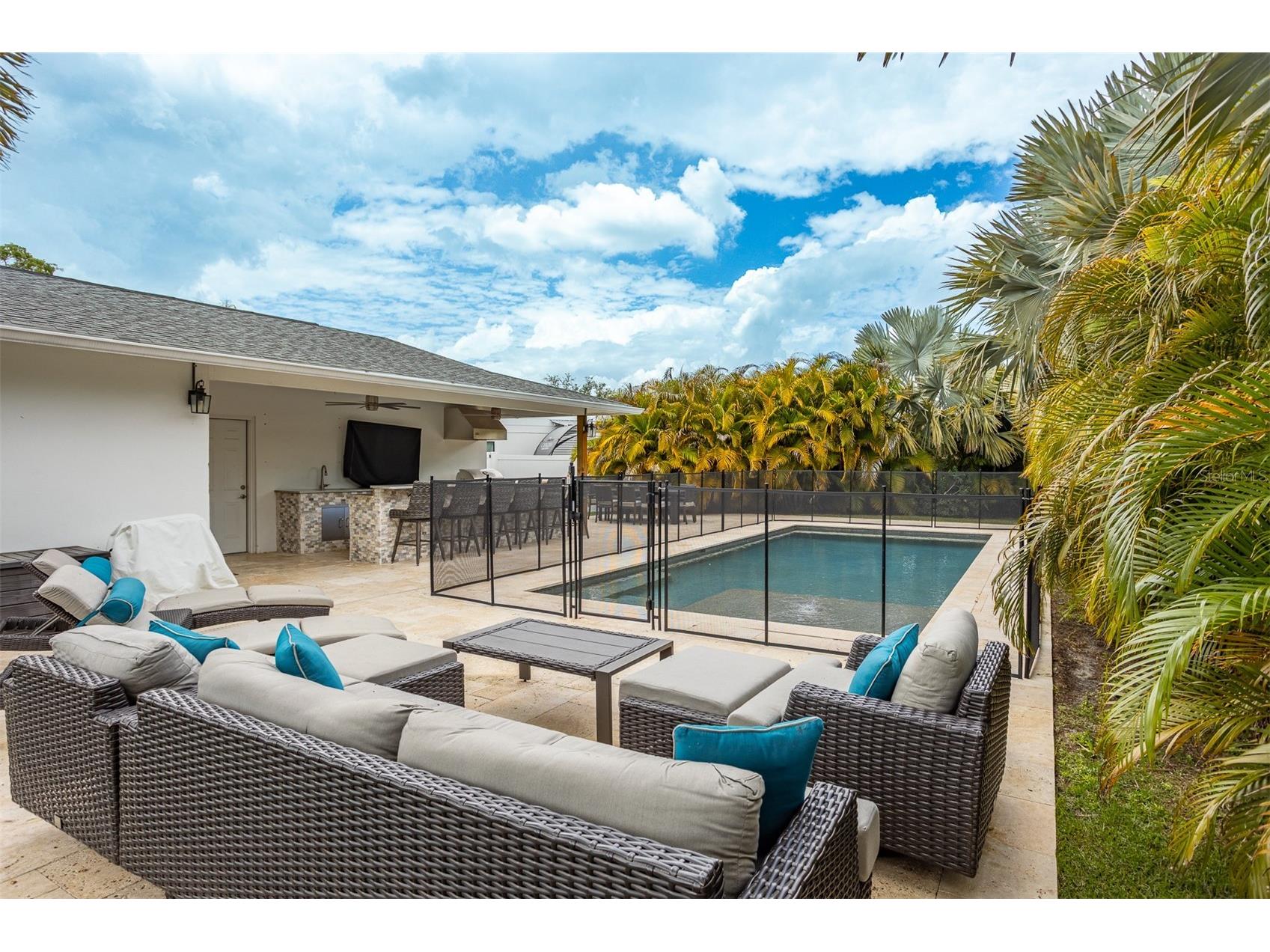 8401 Granite Place Tampa FL 33615 TB8500573 image3