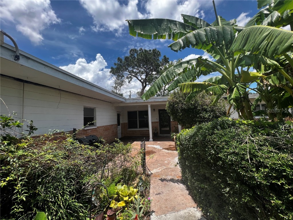 8401 Jacaranda Avenue Seminole FL 33777 U8200400 image1