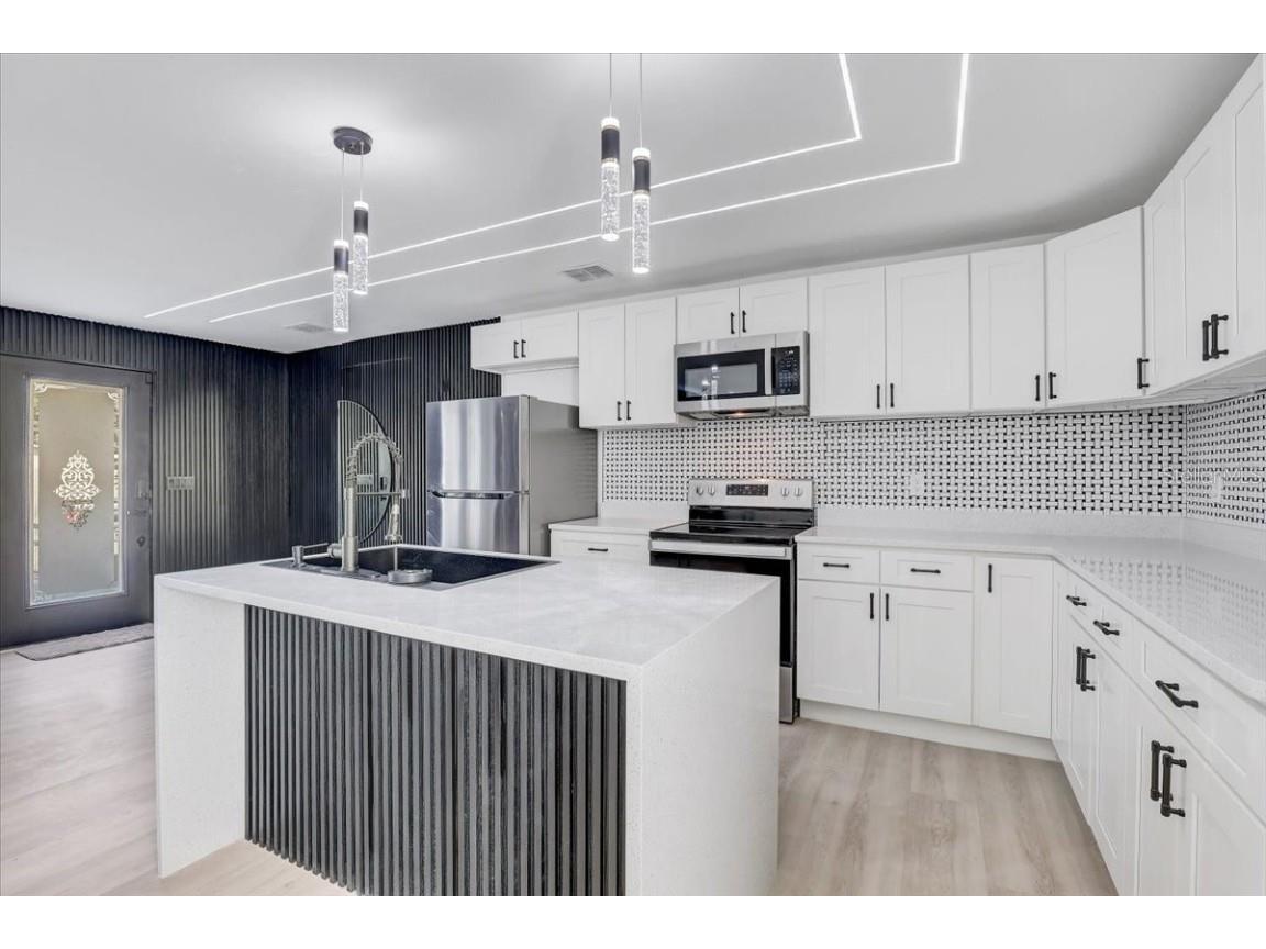 8401 Libby Lane Tampa FL 33619 TB8441004 image7