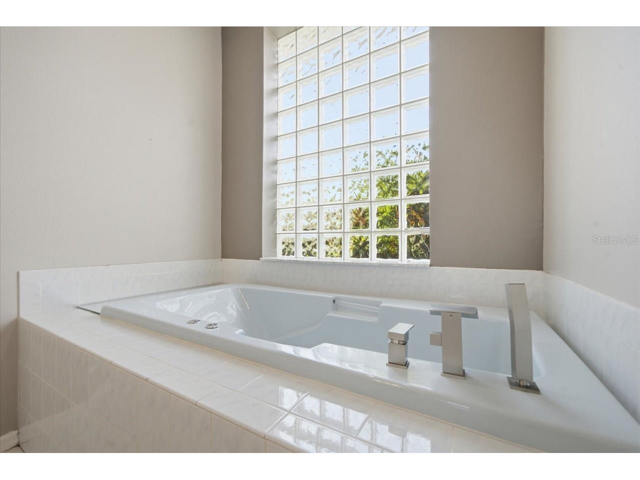 8402 Maybelle Drive Weeki Wachee FL 34613 W7887225 image47